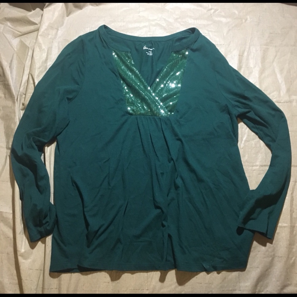 ☘️Green Lane Bryant V Neck Sequin Top ☘️